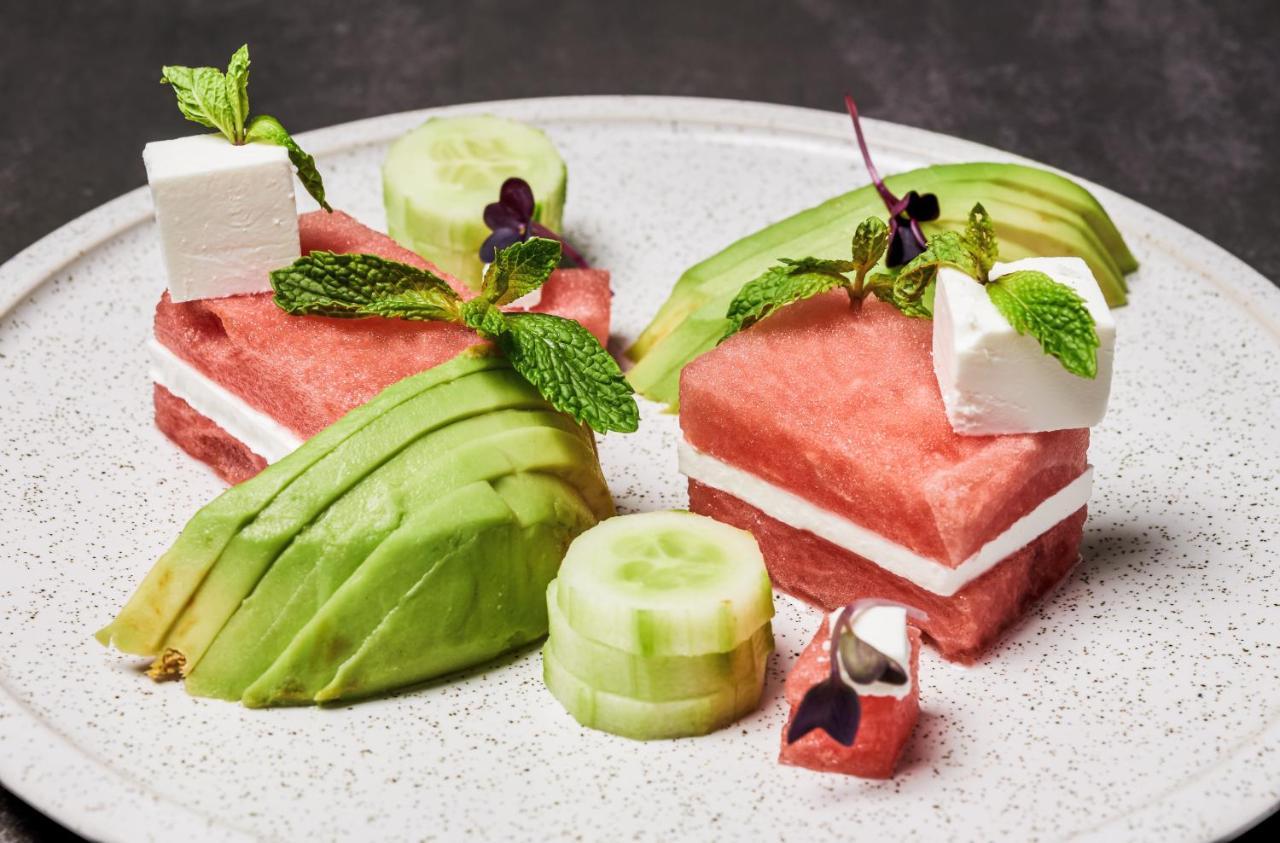 Movenpick Jumeirah Village Triangle Dubai Ngoại thất bức ảnh Watermelon and avocado salad