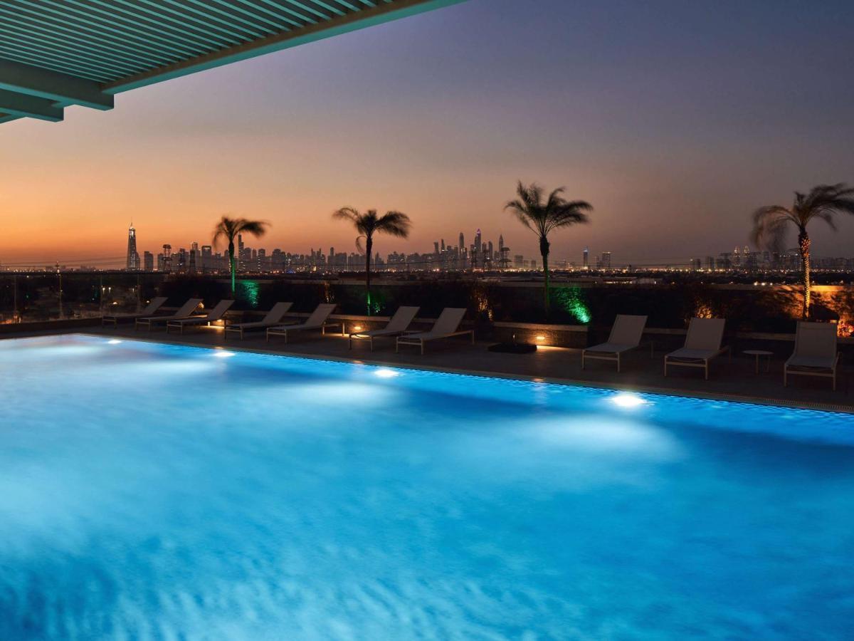 Movenpick Jumeirah Village Triangle Dubai Ngoại thất bức ảnh The swimming pool at the hotel