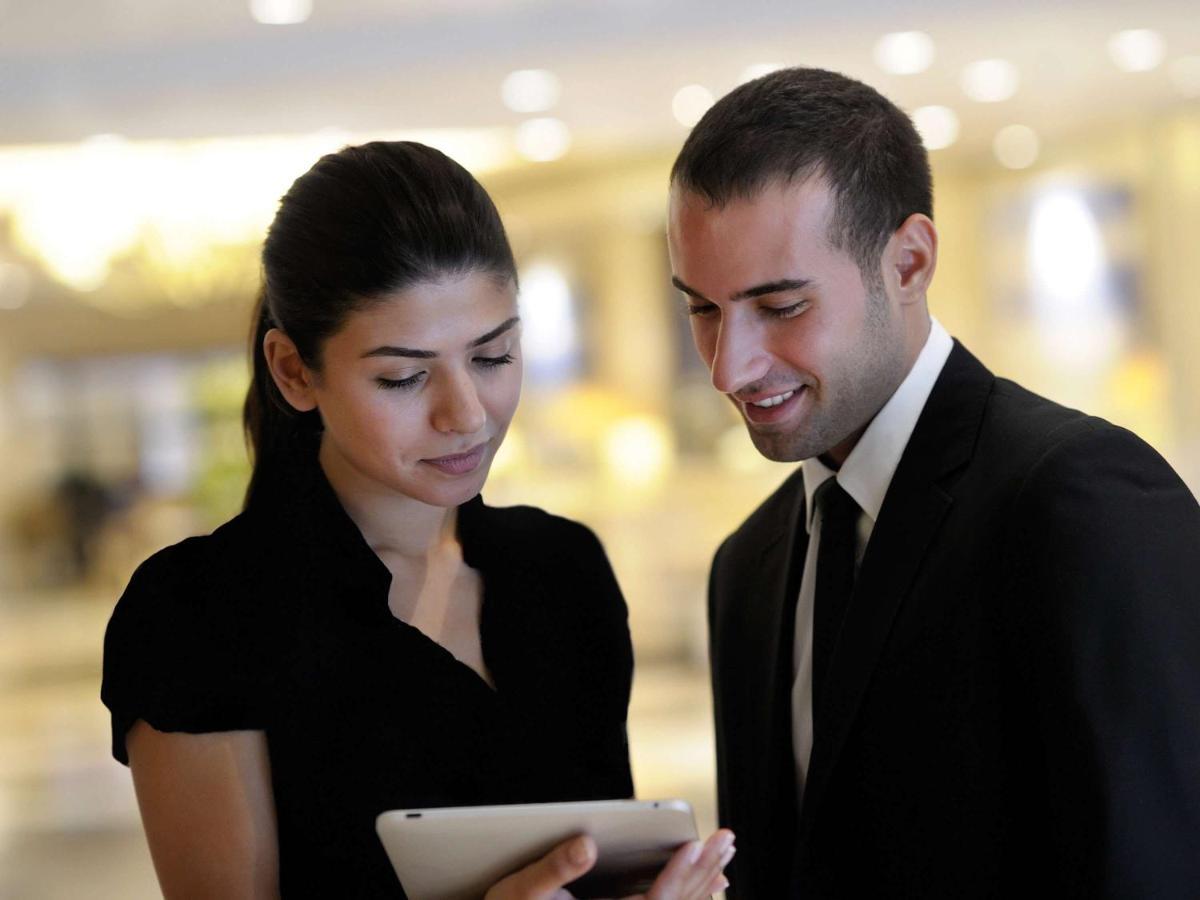 Movenpick Jumeirah Village Triangle Dubai Ngoại thất bức ảnh Concierge