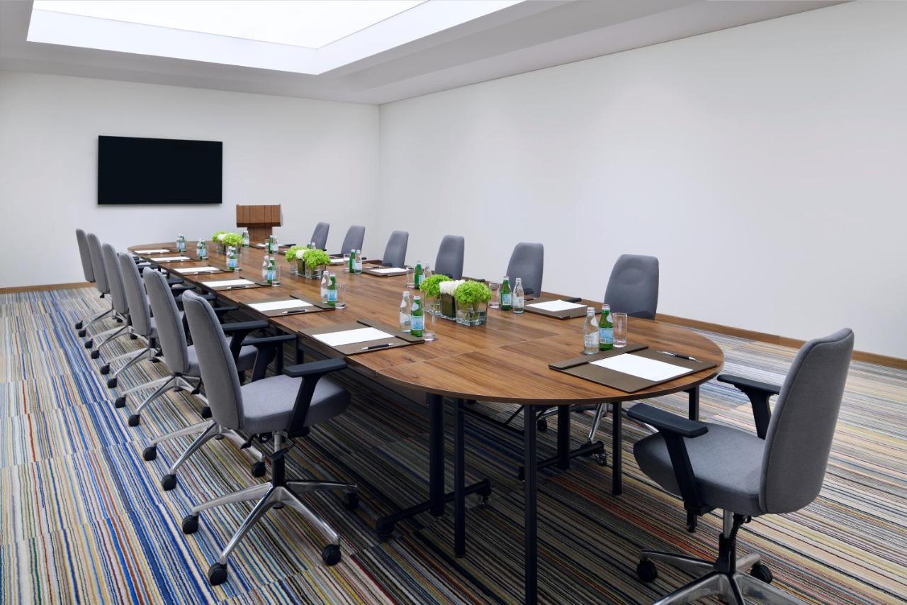 Movenpick Jumeirah Village Triangle Dubai Ngoại thất bức ảnh A boardroom